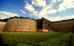 Belgaum fort was built by Bichi Raja in the year 1204 AD. The fort is located on the foot hills of Sahyadri mountain range of Western Ghats.