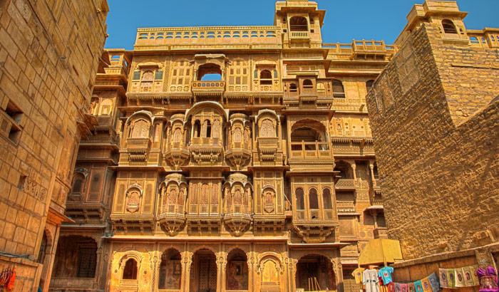 Patwon ki haveli was the first haveli built in Jaisalmer between 1800-1900. This was built by Jain brothers who were brocade merchants.