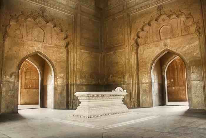 Tomb of Safdarjung in Delhi