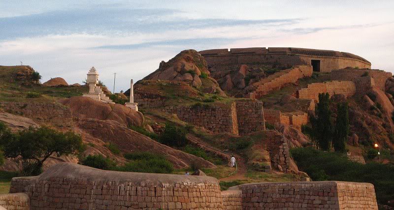 Chitradurga fort is famous fort built between 11th and 13th century by different rulers including Chalukyas, Hoysalas and the Nayakas.