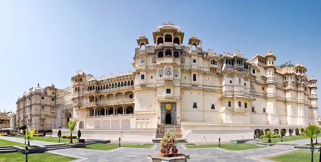 Architecture of city palace Udaipur is just marvelous