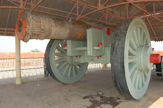Huge Cannon in Jaigarh Fort