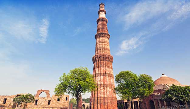 Qutub Minar is one of the beautiful minaret present in Delhi  India is covered with lush green garden all around. 