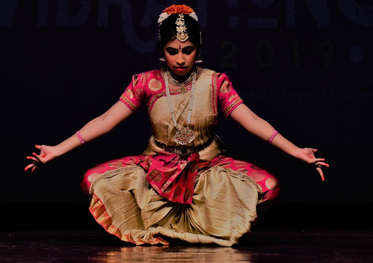 Young beautiful woman dancer exponent of Indian classical dance  Bharatanatyam Stock Photo - Alamy