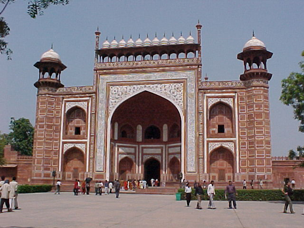 The main gate of Taj Mahal
