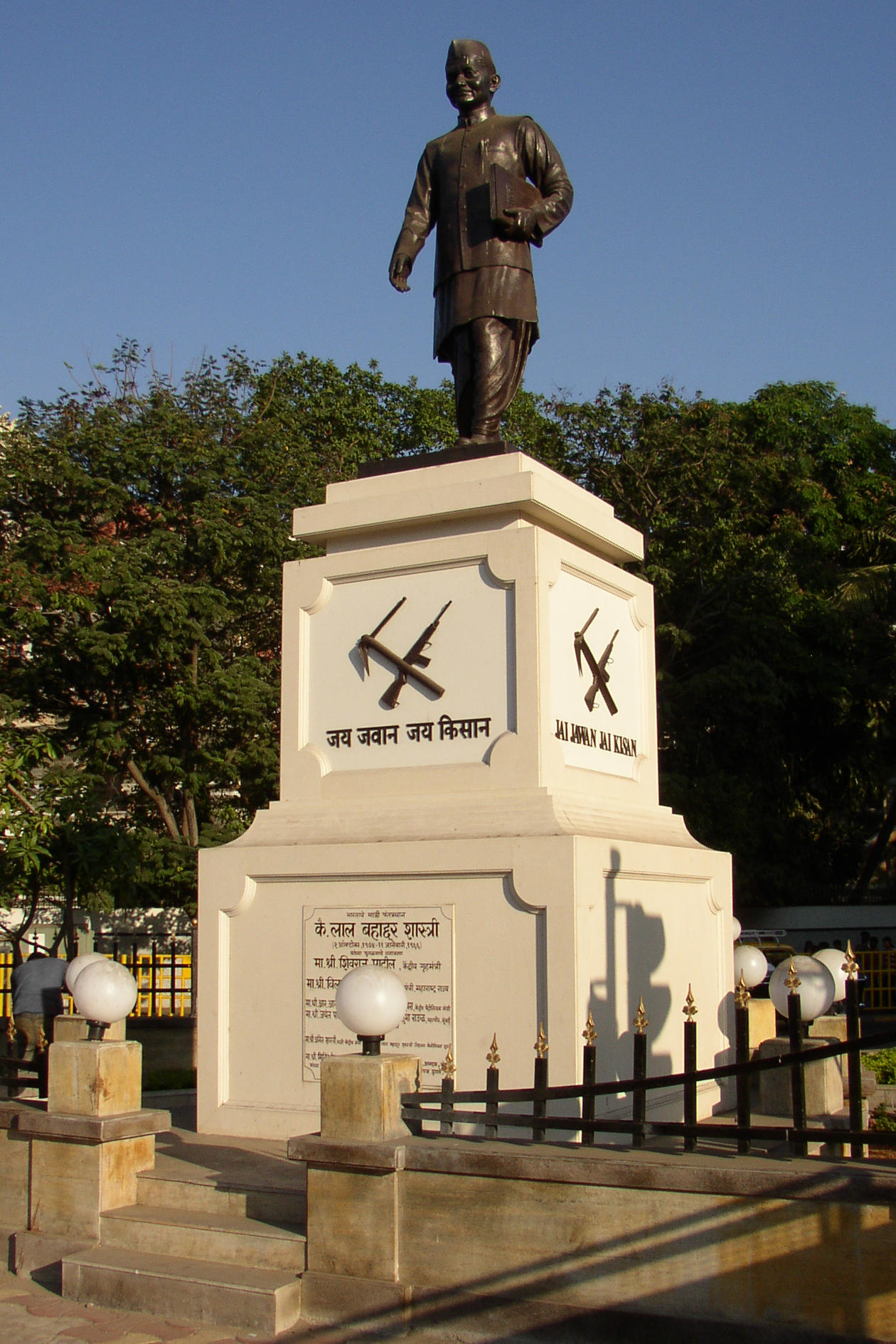 Statue of Shastri in Mumbai