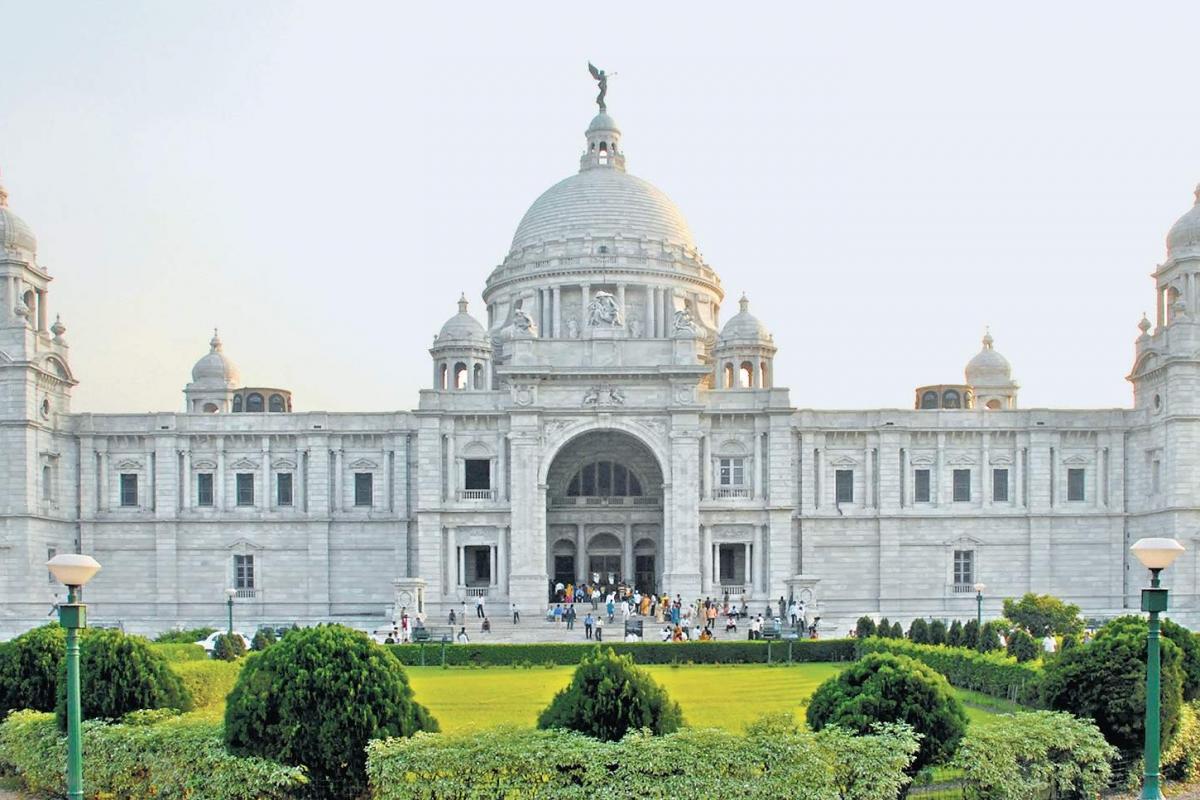 Victoria Memorial Kolkata is a beautiful white marble monument located in the city of Kolkata in West Bengal, India.