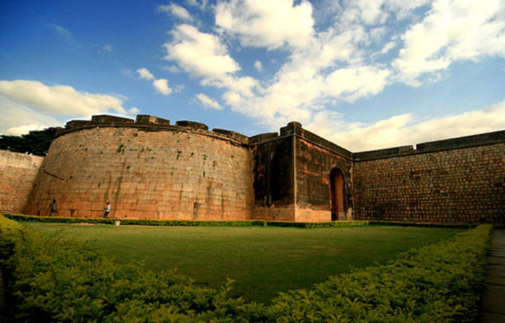 Belgaum fort was built by Bichi Raja in the year 1204 AD. The fort is located on the foot hills of Sahyadri mountain range of Western Ghats.