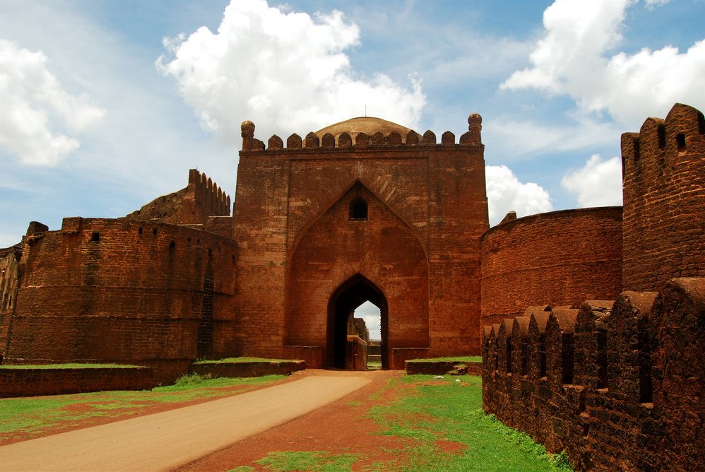 Bidar fort is in Bidar district. The fort has Islamic and Persian architecture.The fort has seven arch gateways from east to west.
