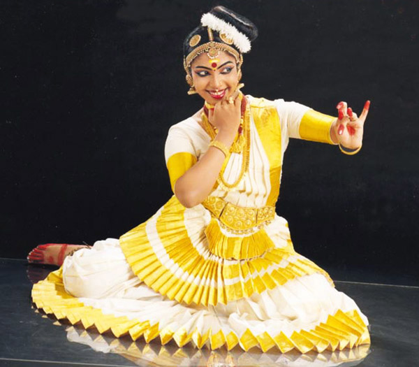 Hand movements in Mohiniattam