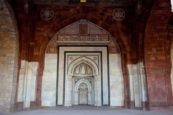 Mosque inside the qila