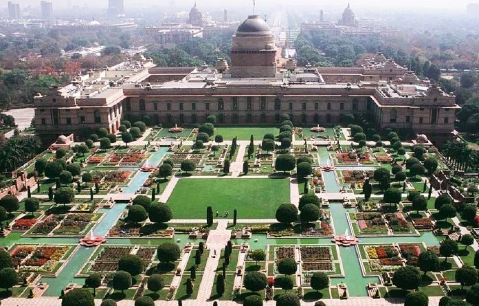 Rashtrapati Bhavan with the garden