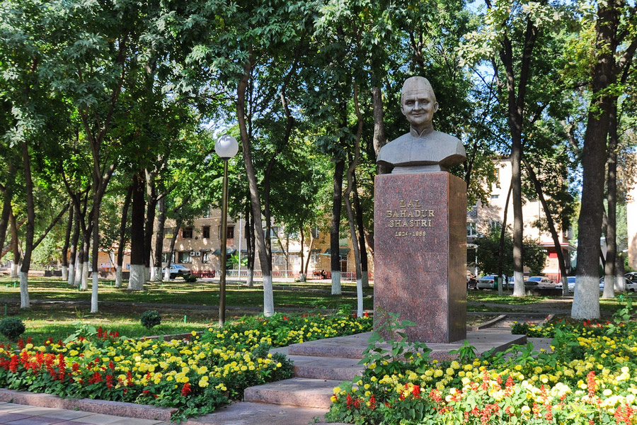 Statue of Shastri in Tashkent